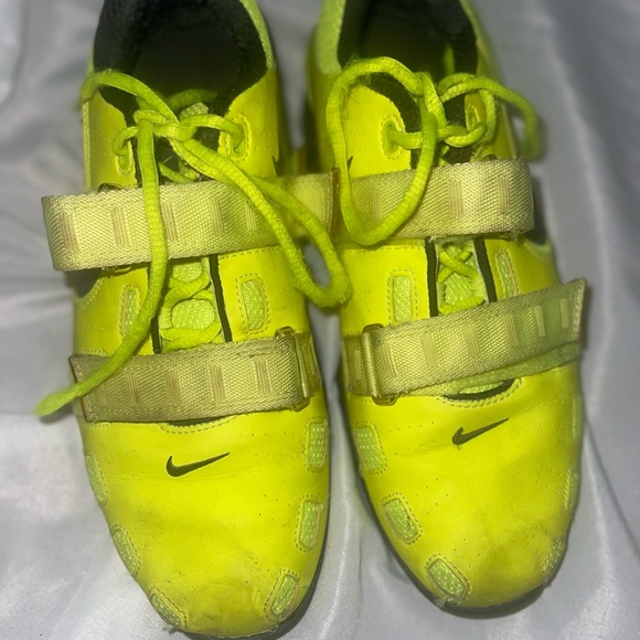 Nike - Picture 3 of 6